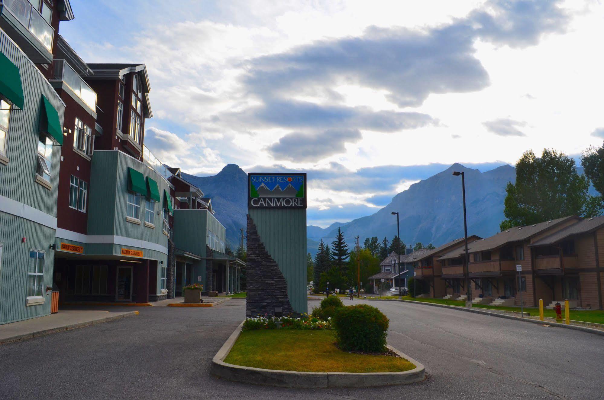 Sunset Mountain Inn Canmore Kültér fotó